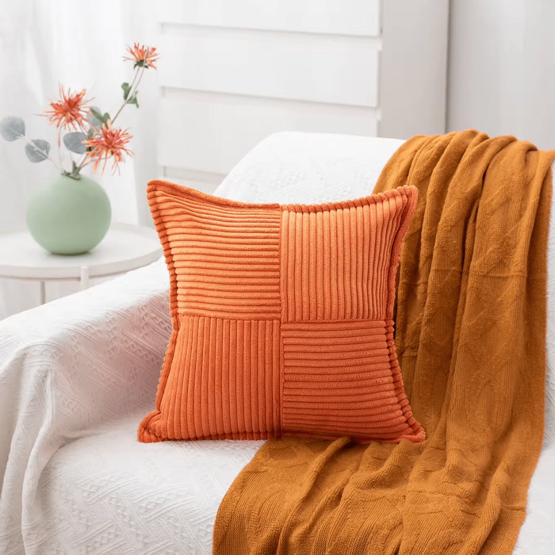 rib kussen oranje op bank